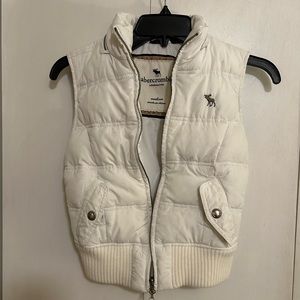 Amercrombie white puffer vest with furry removable hood girls size medium